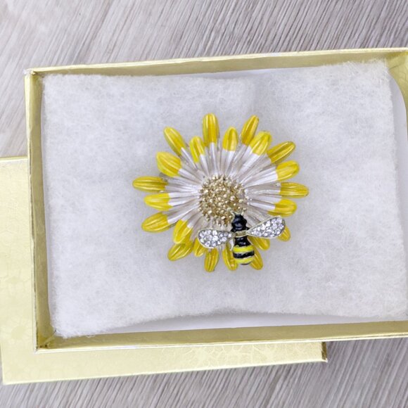 Sunflower Bee Brooch - Picture 1 of 4